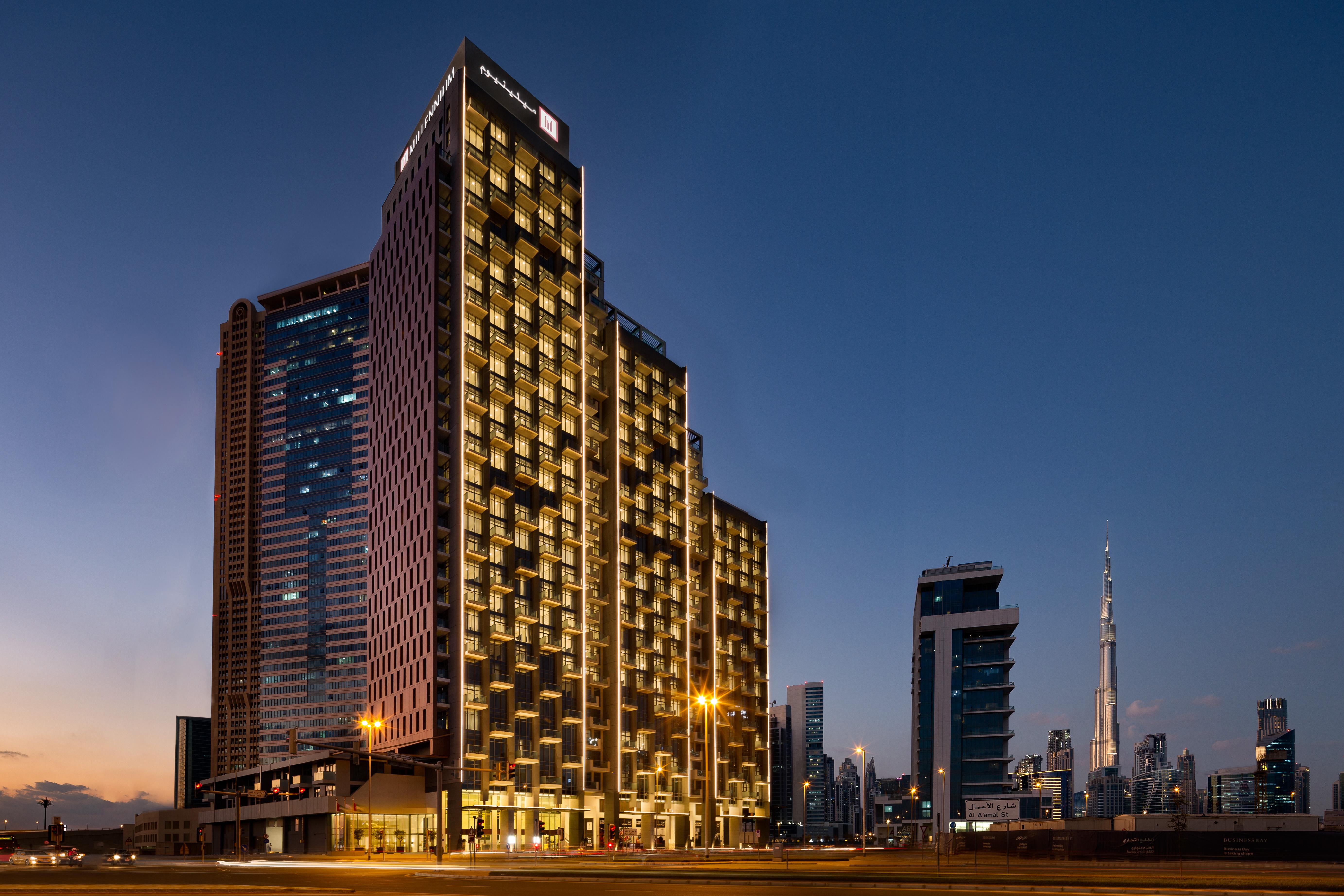 มิลเลนเนียม เอเตรีย บิสซิเนส เบย์ Aparthotel ดูไบ ภายนอก รูปภาพ The hotel at night