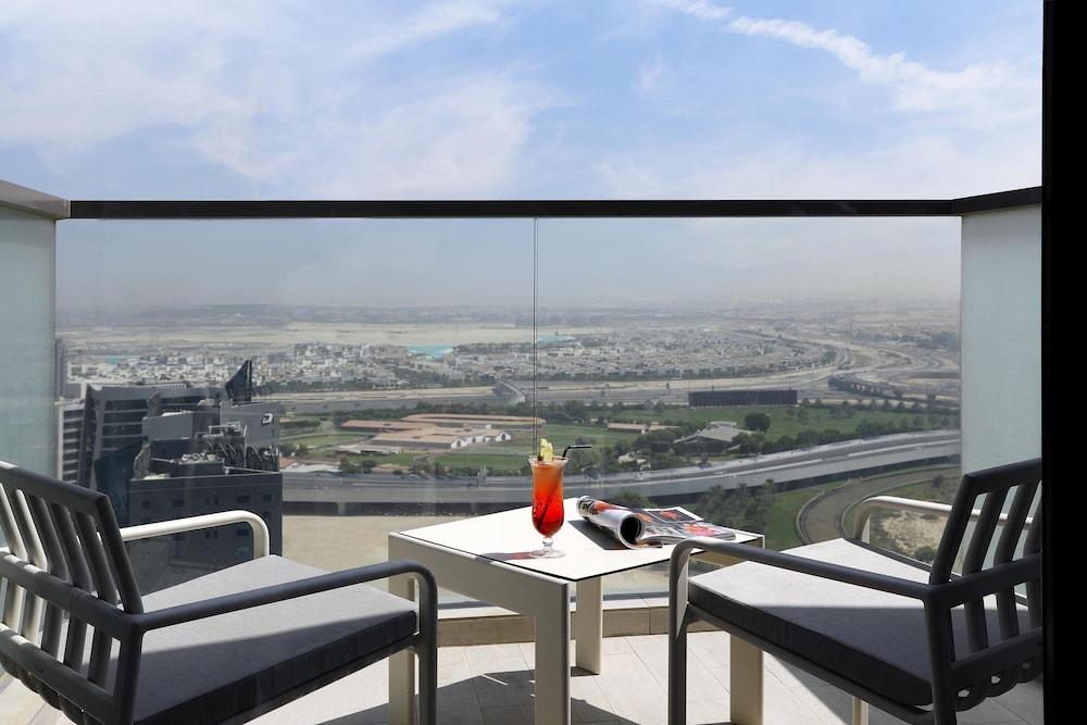 มิลเลนเนียม เอเตรีย บิสซิเนส เบย์ Aparthotel ดูไบ ภายนอก รูปภาพ View from the balcony of a suite