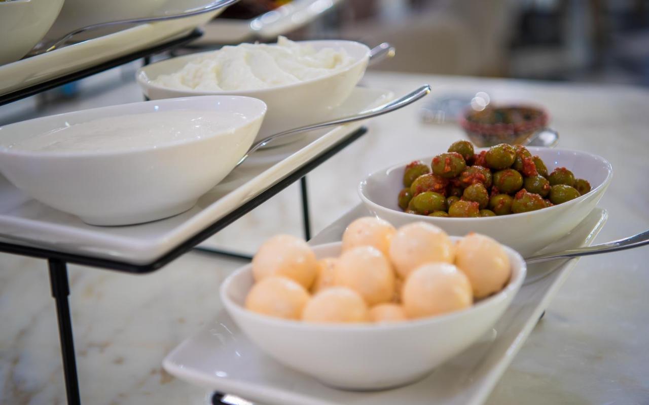 มิลเลนเนียม เอเตรีย บิสซิเนส เบย์ Aparthotel ดูไบ ภายนอก รูปภาพ A selection of tapas