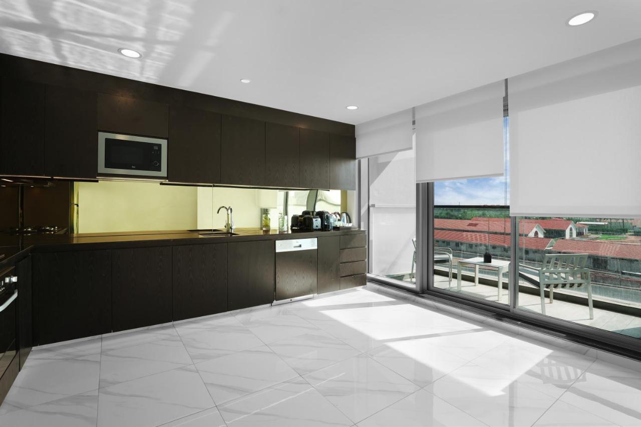 มิลเลนเนียม เอเตรีย บิสซิเนส เบย์ Aparthotel ดูไบ ภายนอก รูปภาพ A kitchen with a large window